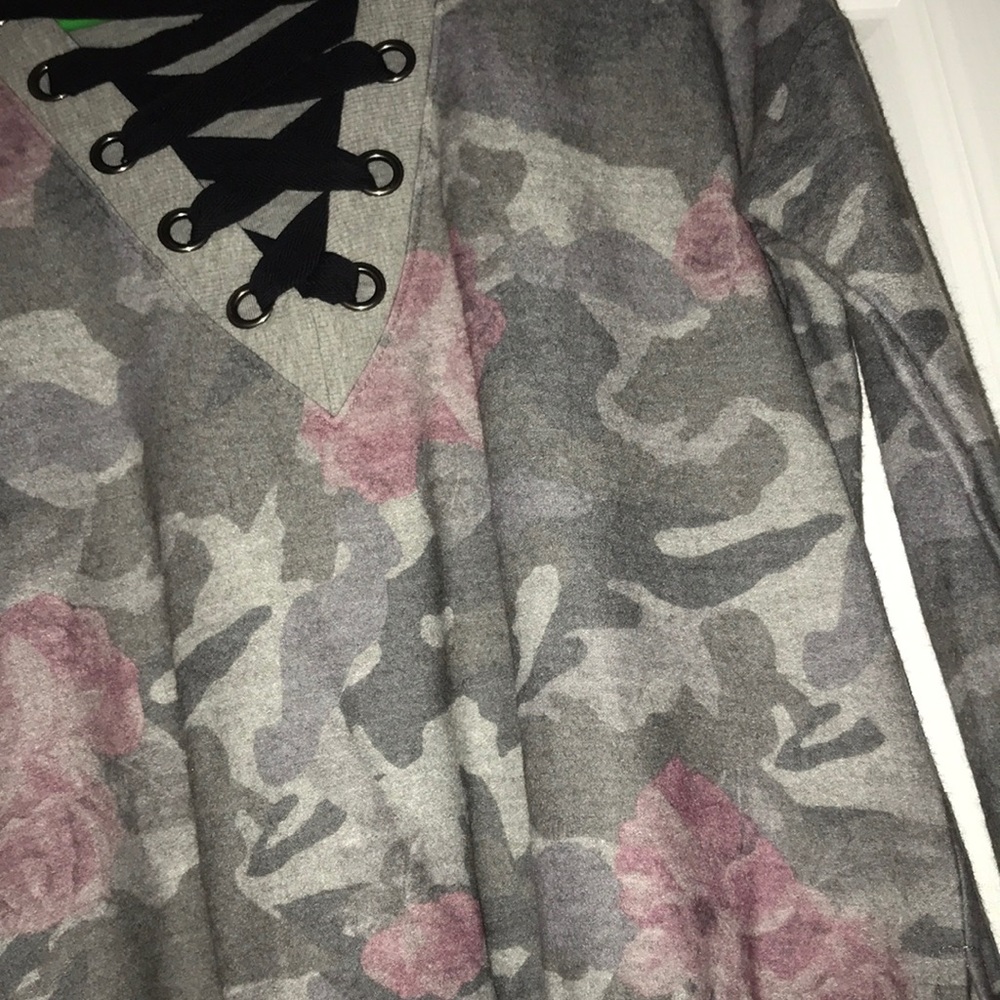 Sweatshirt - Picture 2 of 3